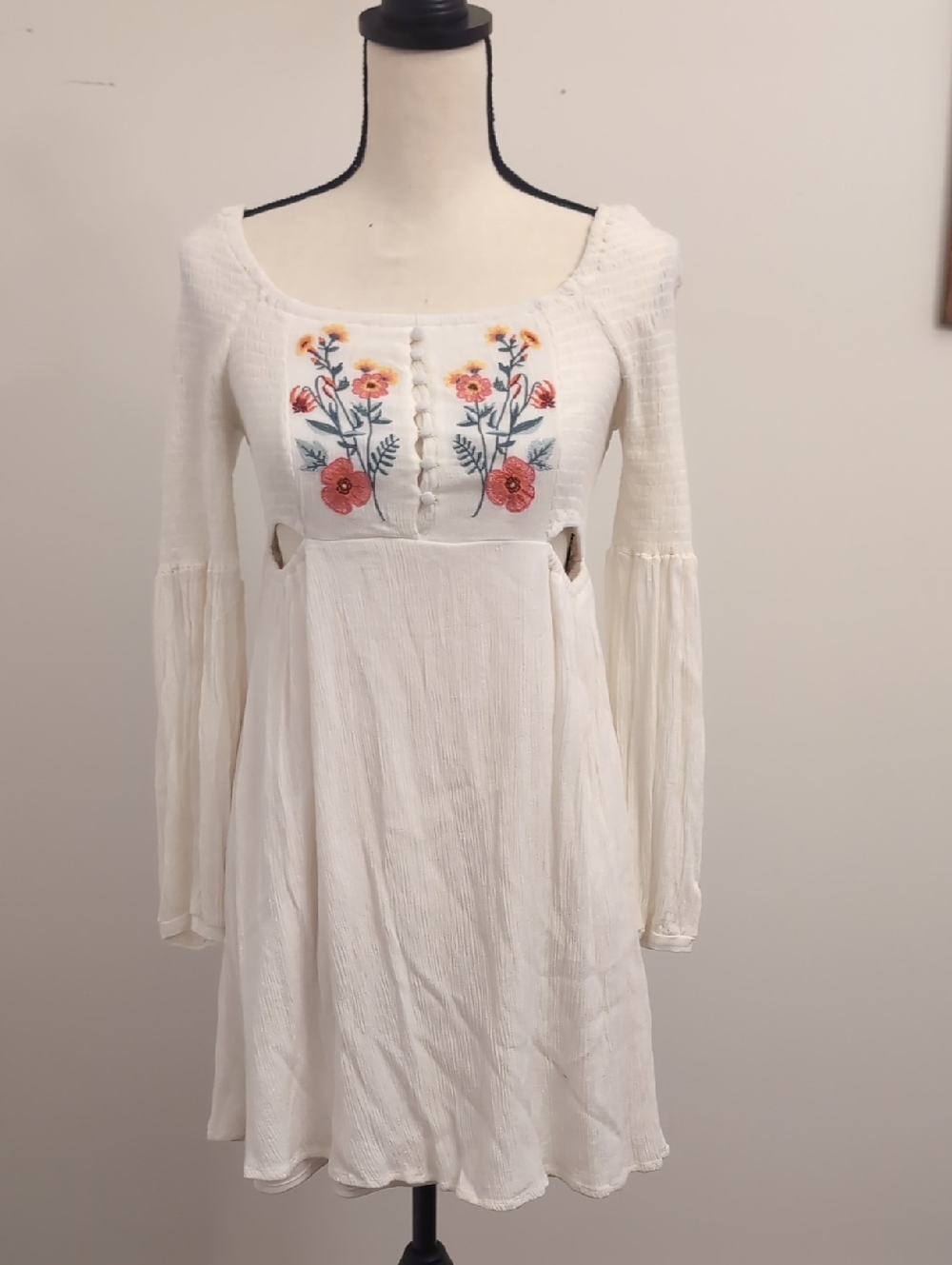Coco + Jaimeson White Long-Sleeve Embroidered Floral Boho Dress